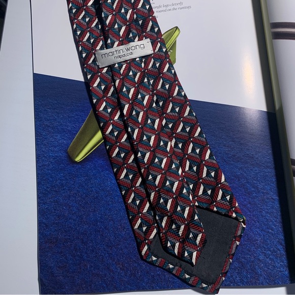 MARTIN WONG SILK TIE WITH ABSTRACT PRINT IN COLORFUL BURGUNDY GREEN GRAY WHITE - Picture 6 of 11